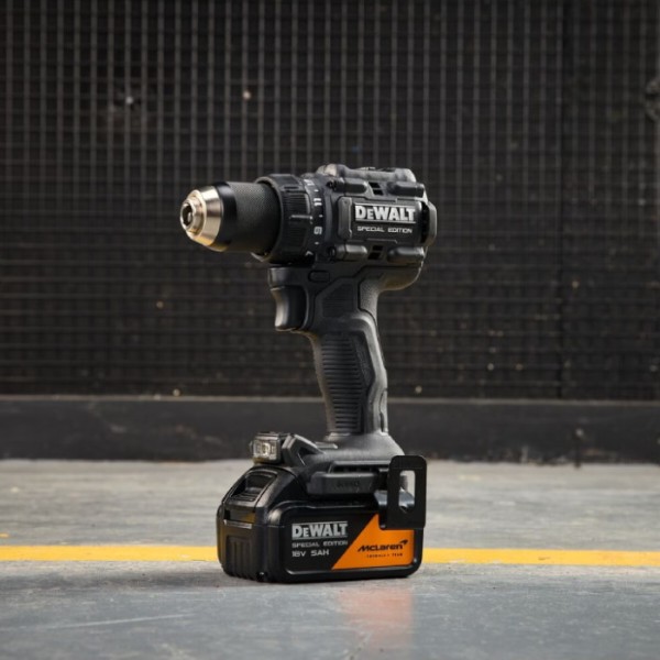 Фото - Дрель-шуруповерт DeWALT DCD81MP2T
